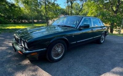 Photo of a 1998 Jaguar XJ8 for sale