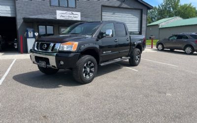 2012 Nissan Titan SV 4X4 4DR Crew Cab SWB Pickup