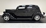 1935 48 Deluxe Tudor Sedan Thumbnail 2