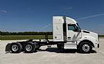 2021 T880 Thumbnail 4