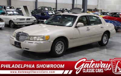 Photo of a 1999 Lincoln Town Car for sale