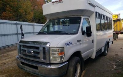 2011 Ford Econoline Commercial Cutaway E-350 SD Shuttle Van