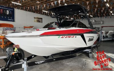 2018 Malibu 23 LSV Wakesetter Boat 